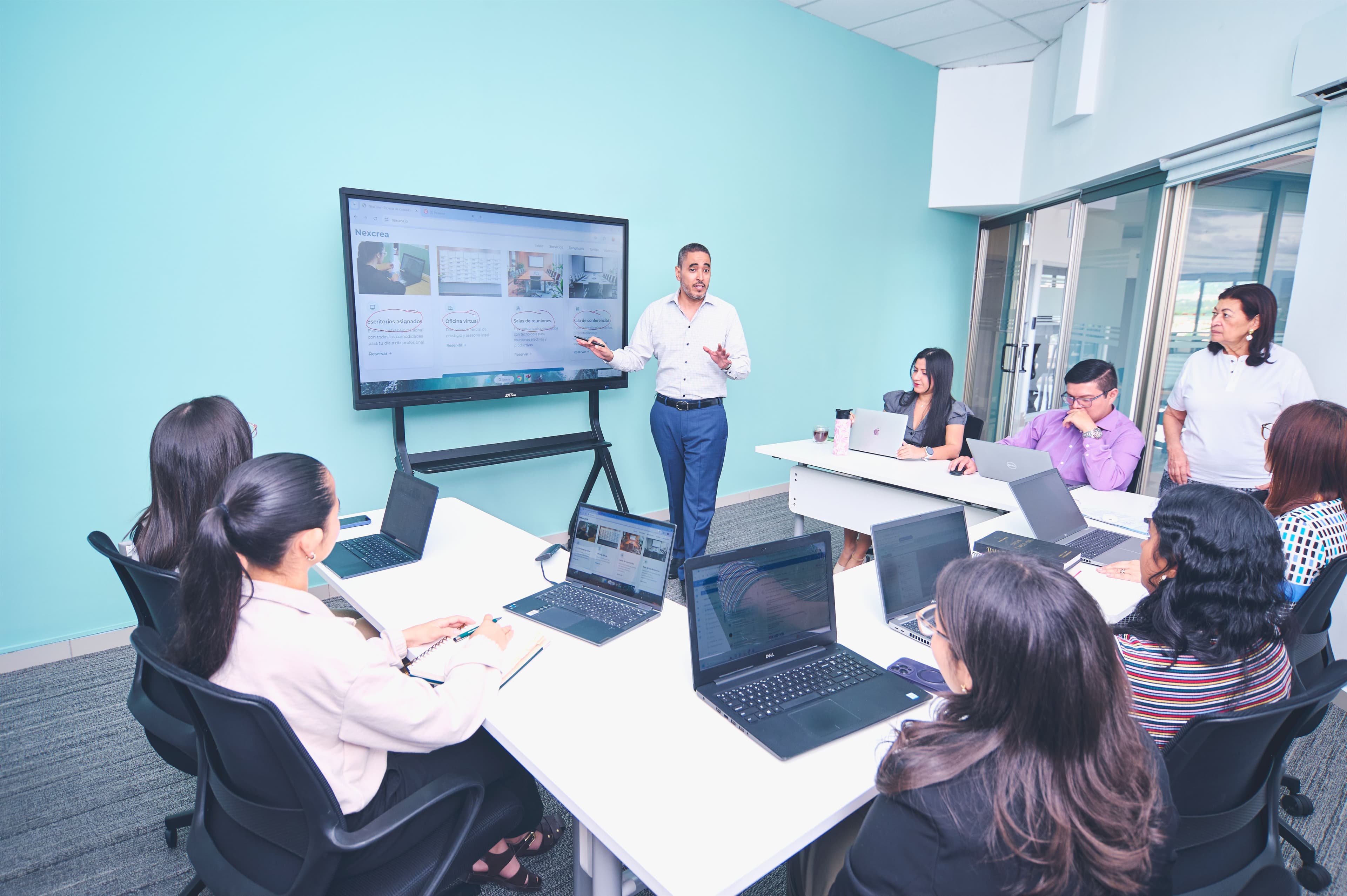 Equipo de Alfred en una capacitación